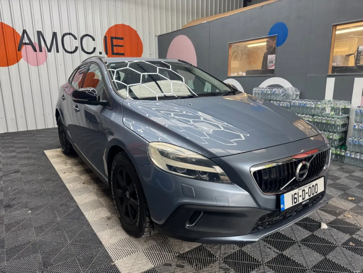 Volvo V40 2016 VOLVO V40 CROSS COUNTRY D4 KINETIC - Image 1