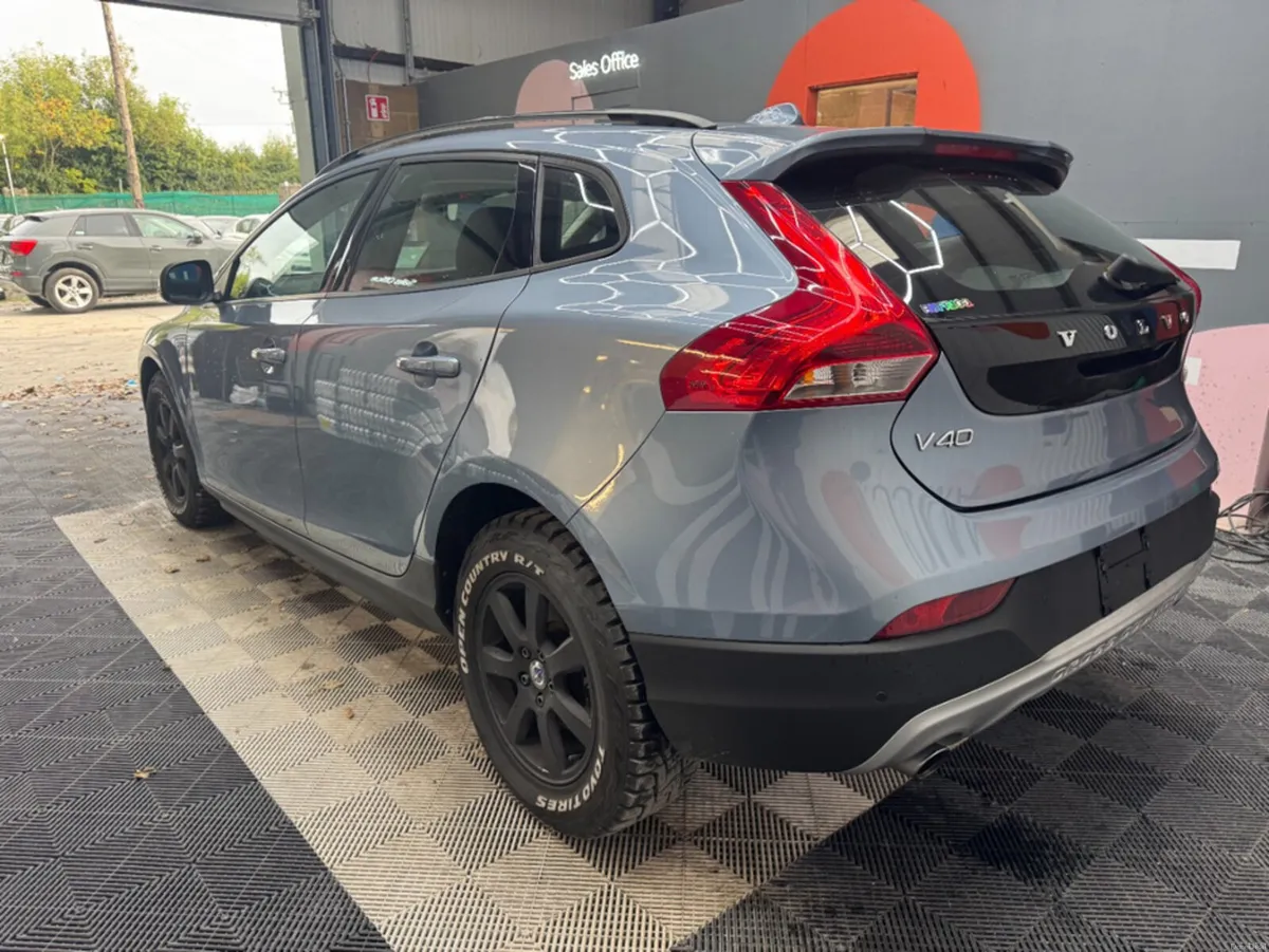 Volvo V40 2016 VOLVO V40 CROSS COUNTRY D4 KINETIC - Image 5