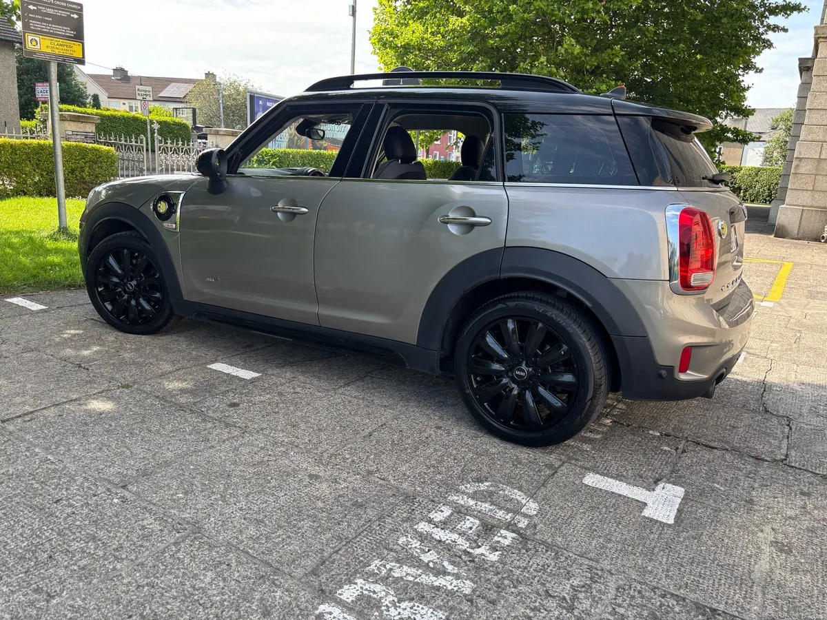 Car - Image 2