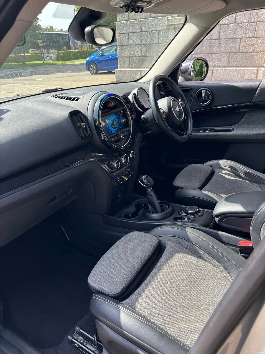 Car - Image 4