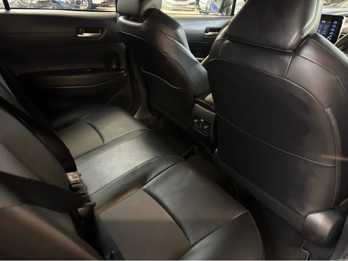 Toyota Corolla Cross CROSS 1.8 HEV only 20759 kms - Image 2