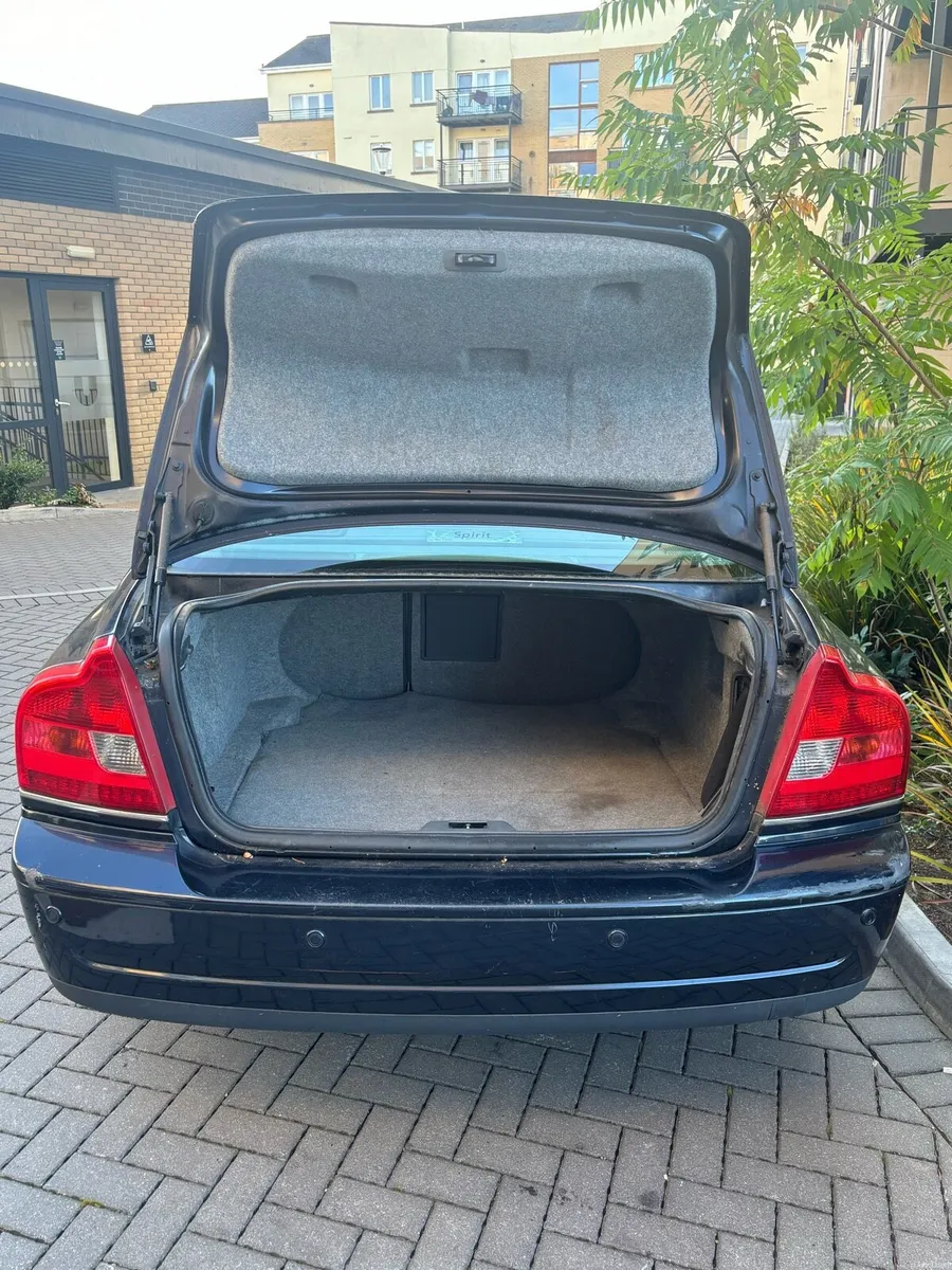 2006 Volvo S80 2.0T - Image 5
