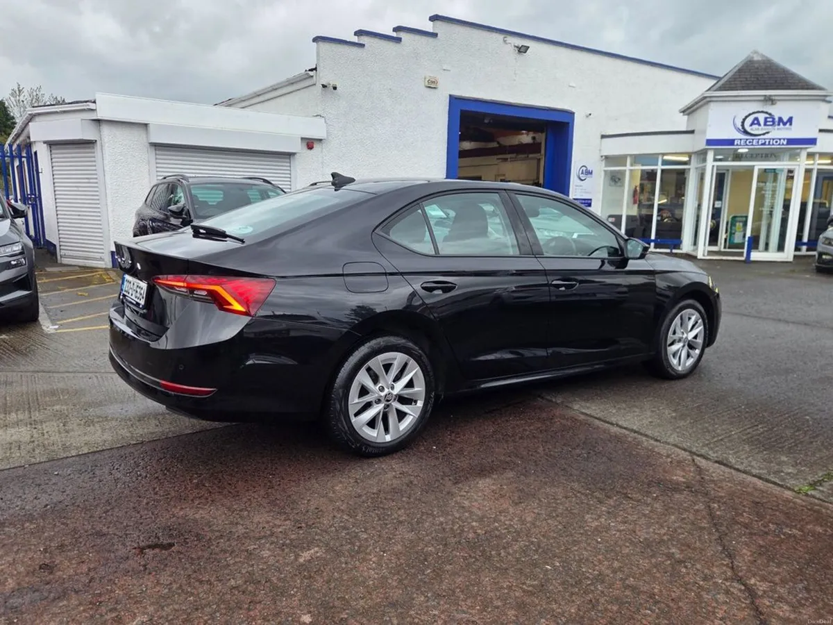 Skoda Octavia AMB 2.0tdi 115HP 5DR - Image 4