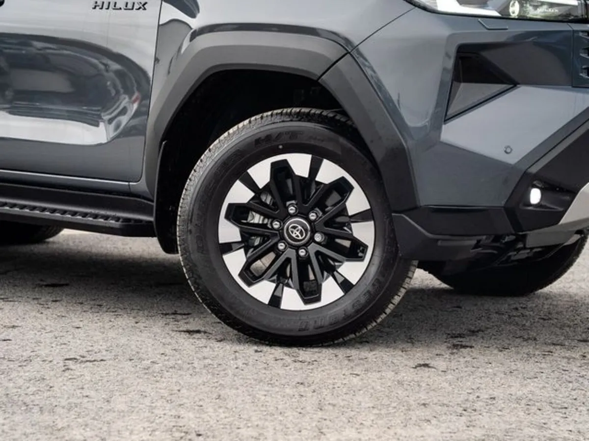 Toyota Hilux INVINCIBLE *NEW MODEL* - Image 2