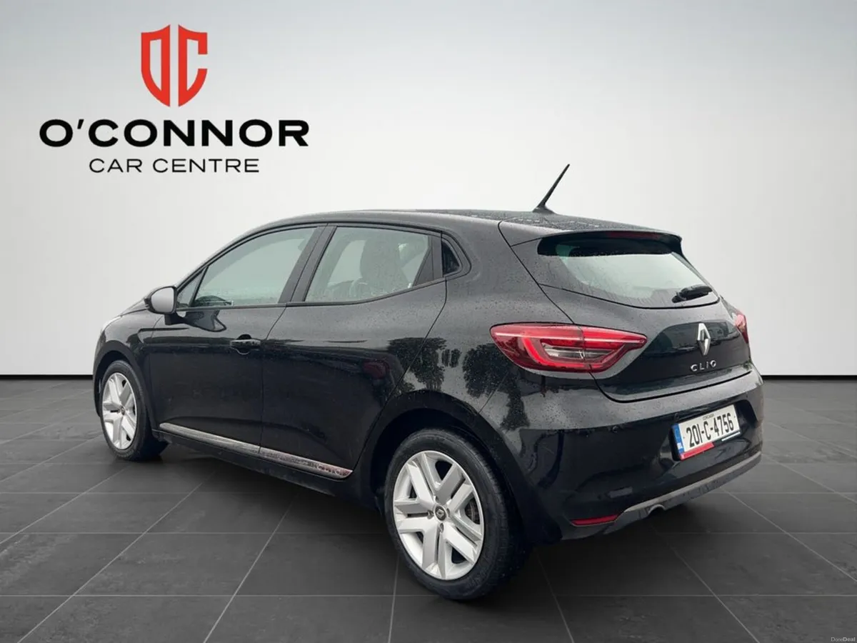 Renault Clio Dressed in black, easy on fuel and fu - Image 4
