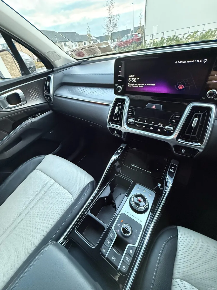 Kia Sorento K4 PHEV 4x4 7seats - Image 5
