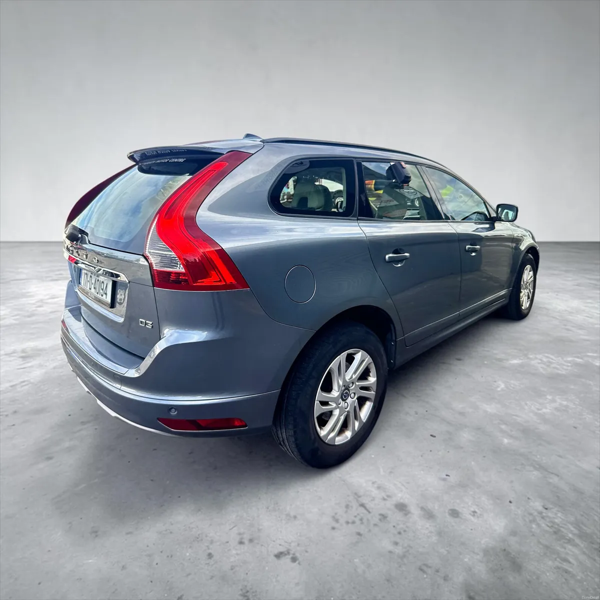2017 Volvo XC60 D3 (150hp) FWD ES - Image 2