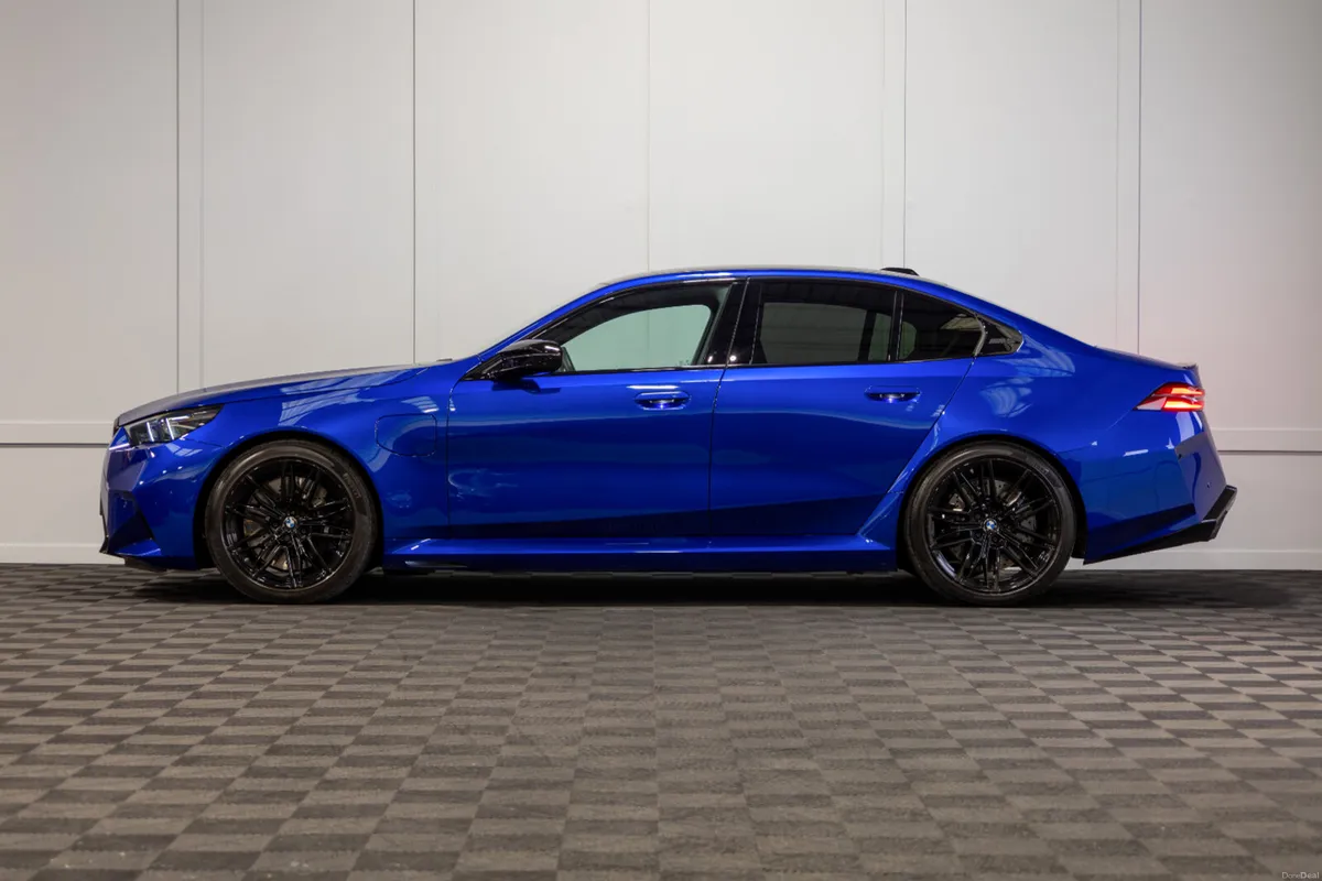 2026 BMW M5 (G90) *Pan Roof - Image 3