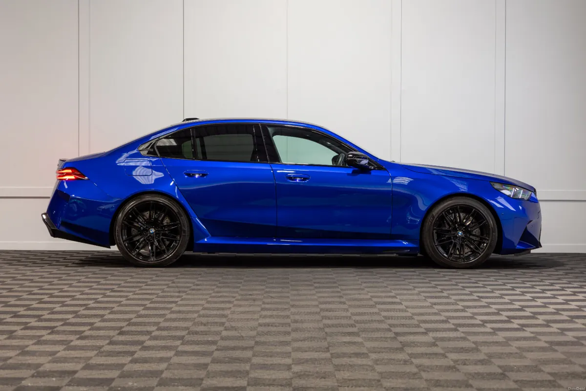 2026 BMW M5 (G90) *Pan Roof - Image 6