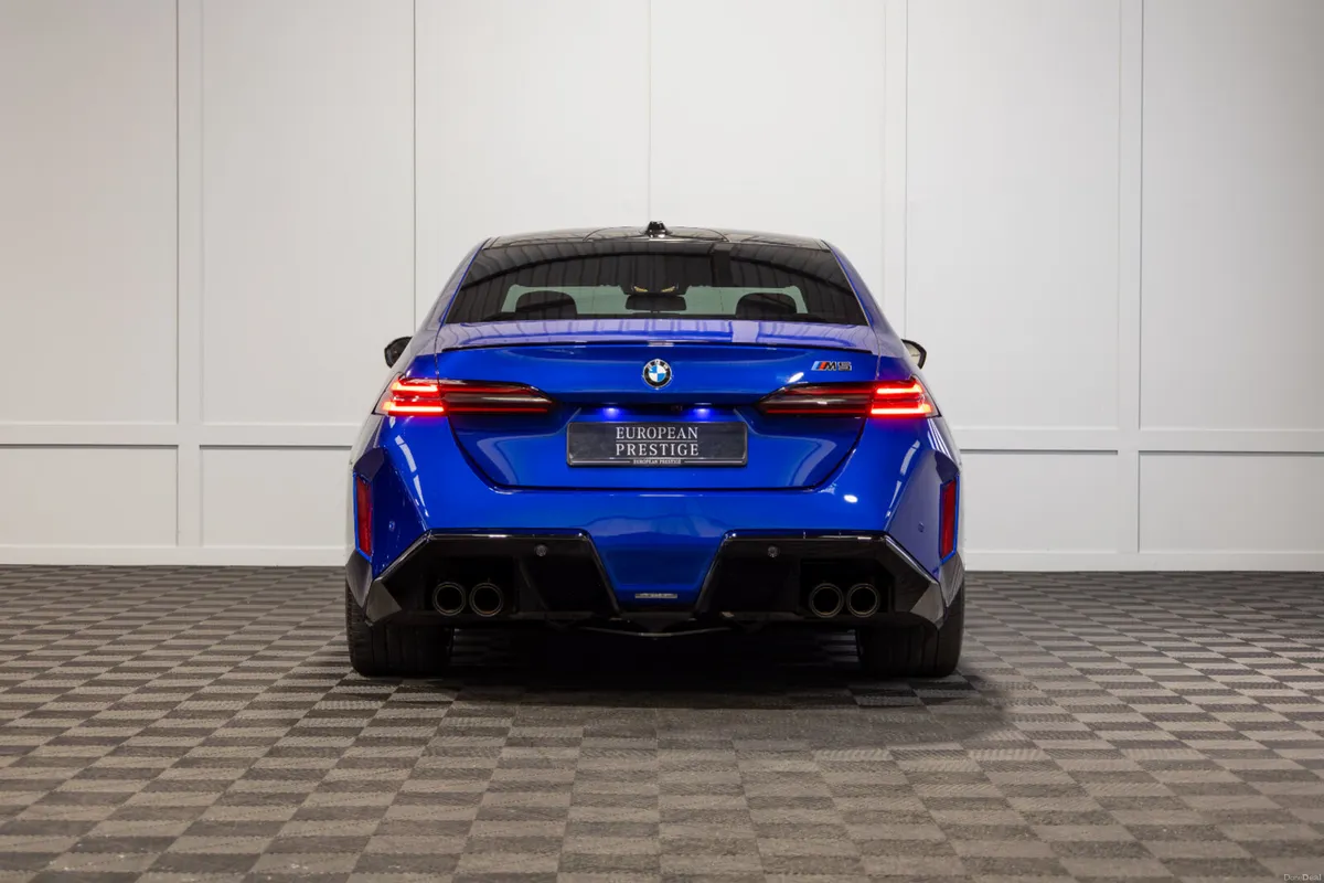 2026 BMW M5 (G90) *Pan Roof - Image 5