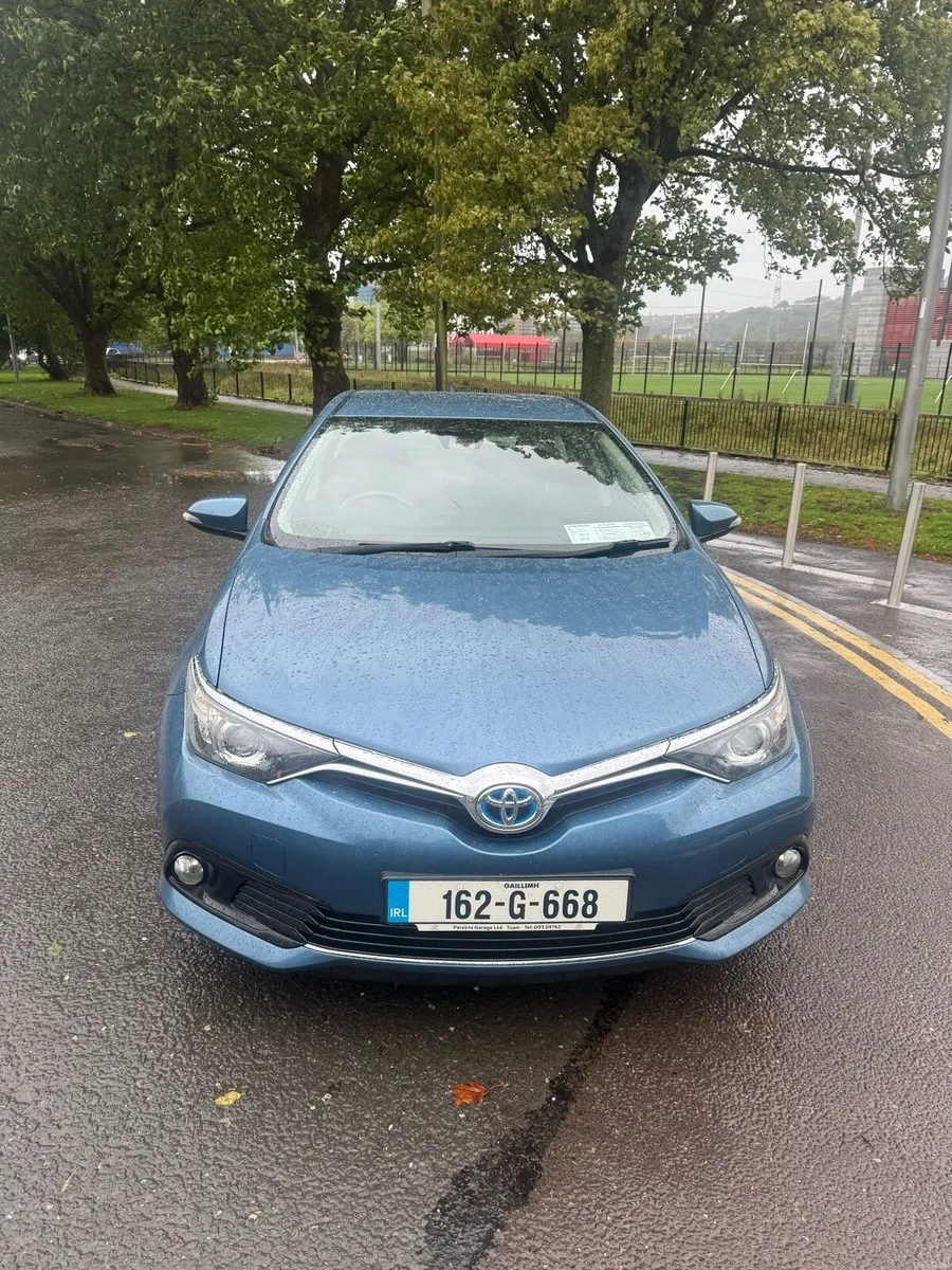 Toyota Auris Hybrid - Image 2