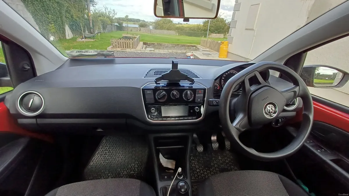 Volkswagen up! 2019 - Image 2