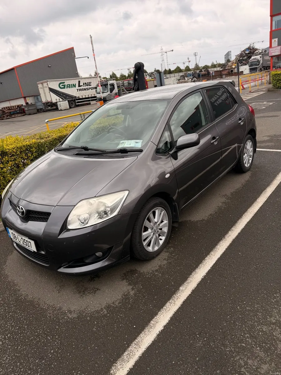 Toyota Auris 2008 - Image 2