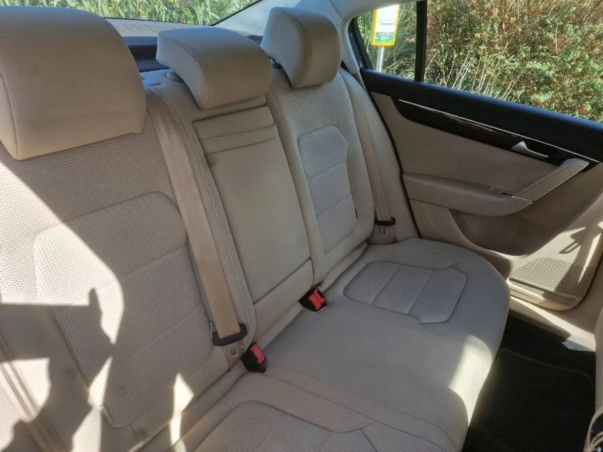 Volkswagon passat - Image 6