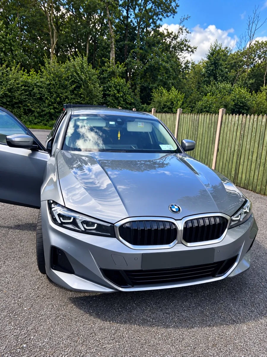BMW 3-Series 2023 - Image 1