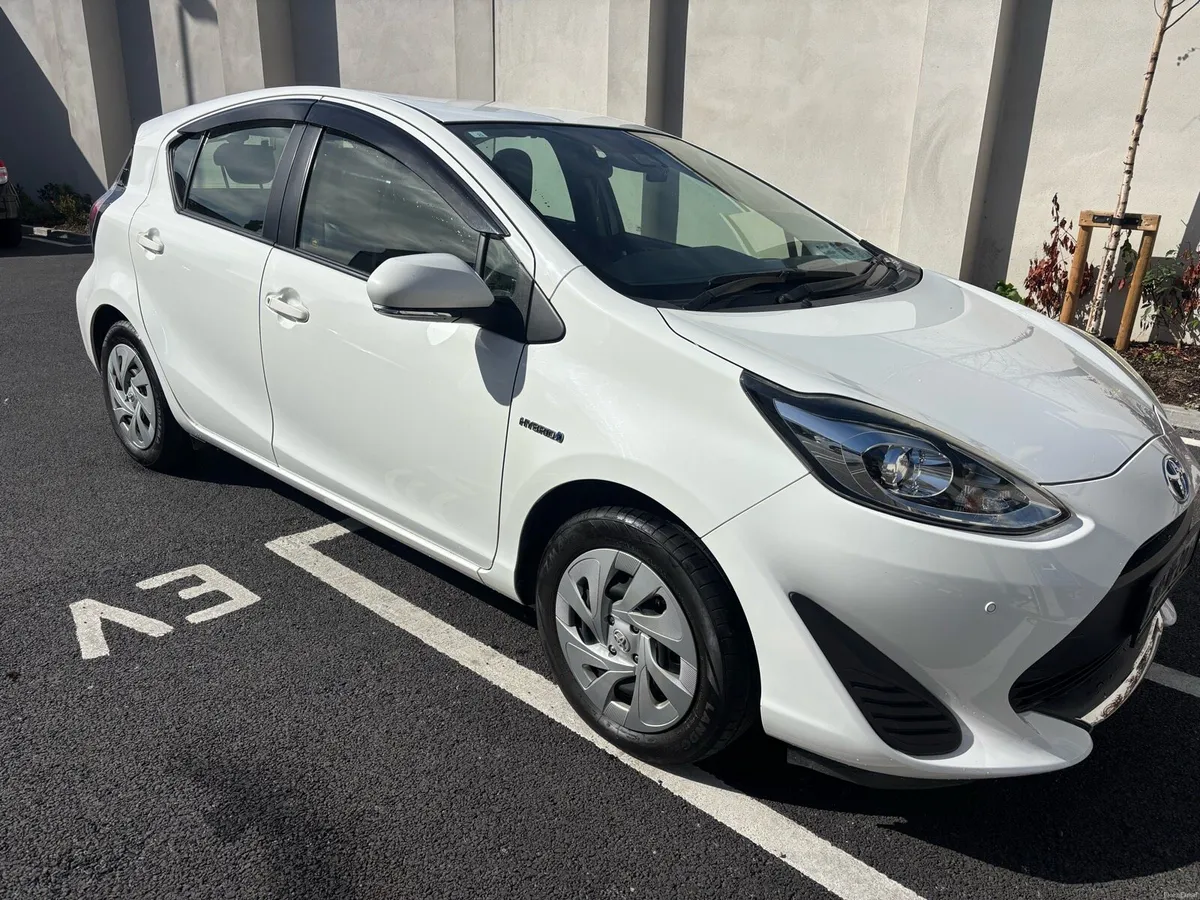 Toyota aqua 2020/02 - Image 3