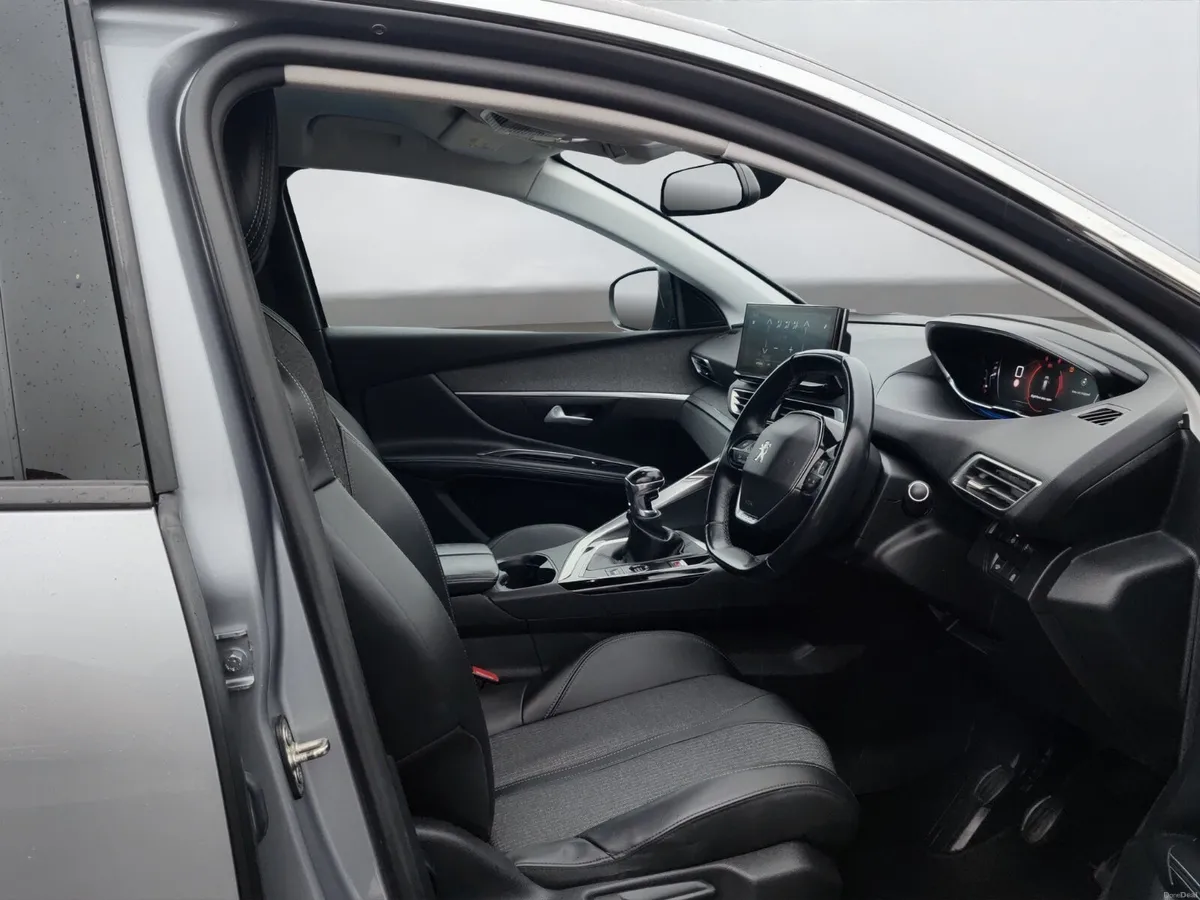Peugeot 5008 HDI 7 seat Allure - Image 3