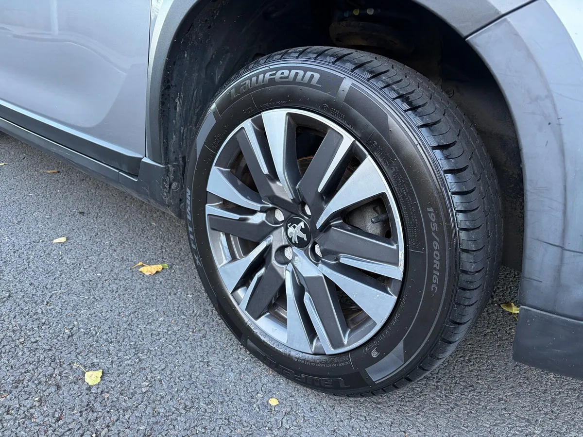 Peugeot 2008 1.2 Allure NCT 02/2028 - Image 6