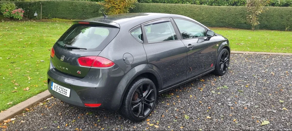 11 SEAT Leon 1.6 TDi CR Ecomotive - Image 2