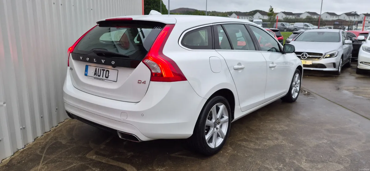 Volvo V60 auto d4 2.0 td 190bhp se lux low kms - Image 5
