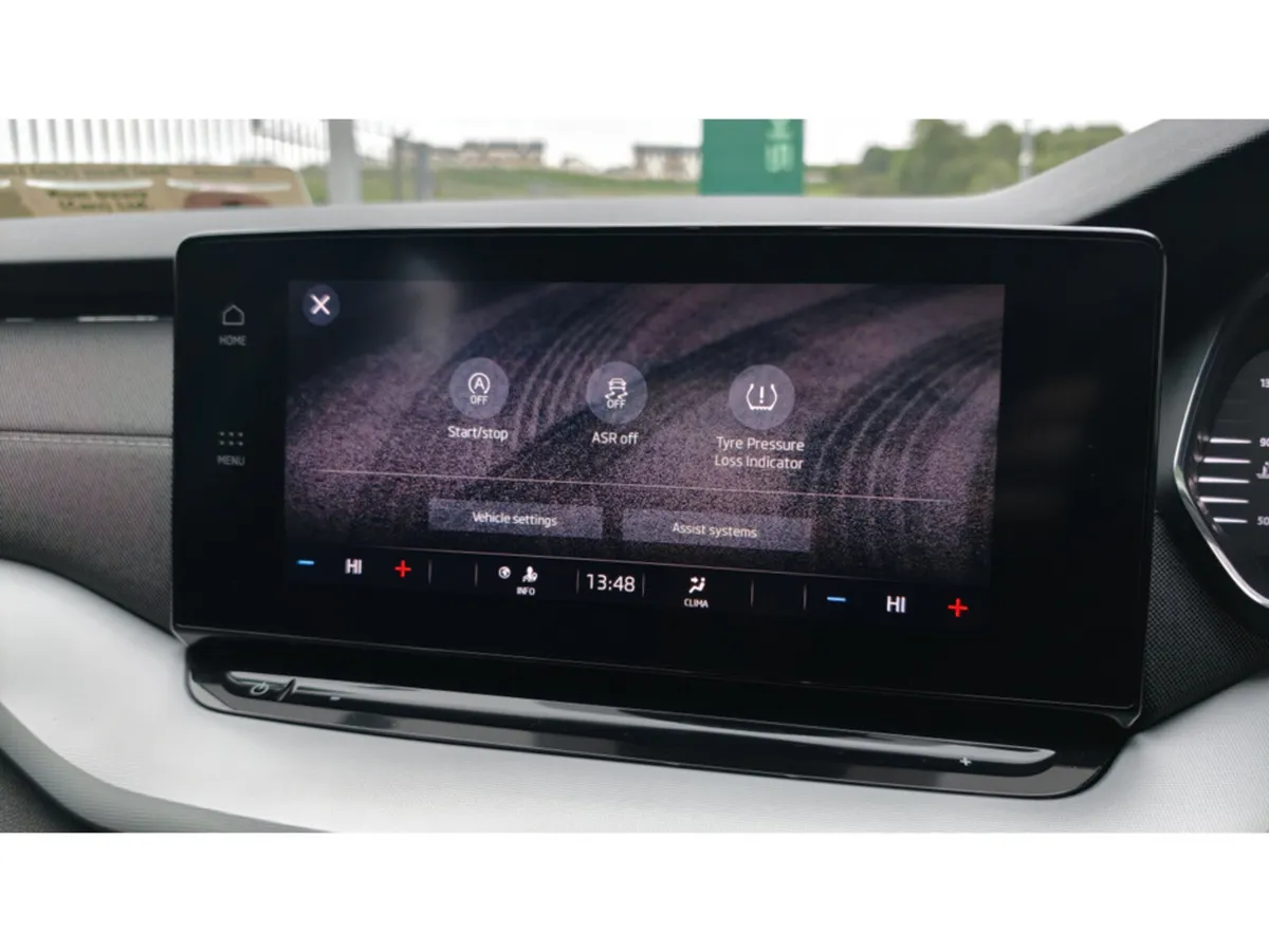 Skoda Octavia AMBIENT PACK - SUNSET GLASS - HEATED - Image 5