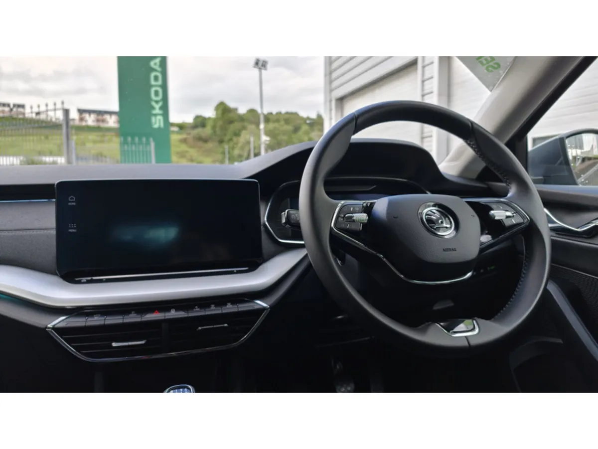 Skoda Octavia SPECIAL EDITION E30 - DSG - HALF LEA - Image 1