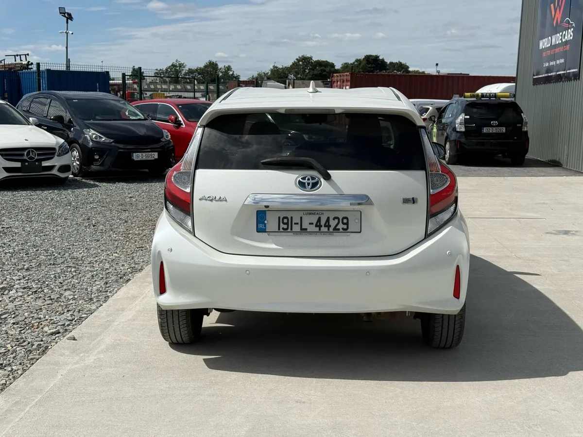 Car - Image 3