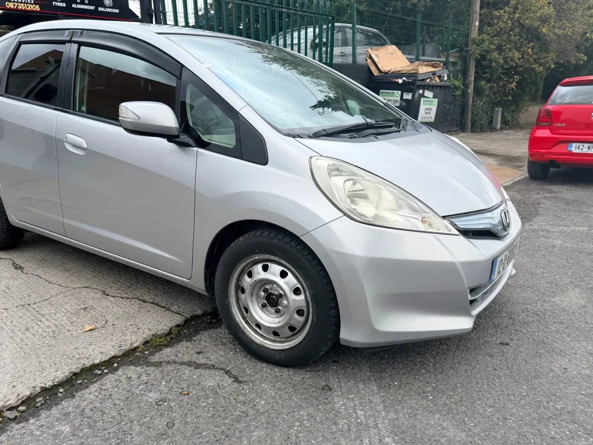 Honda Fit 2012 AUTOMATIC - Image 6