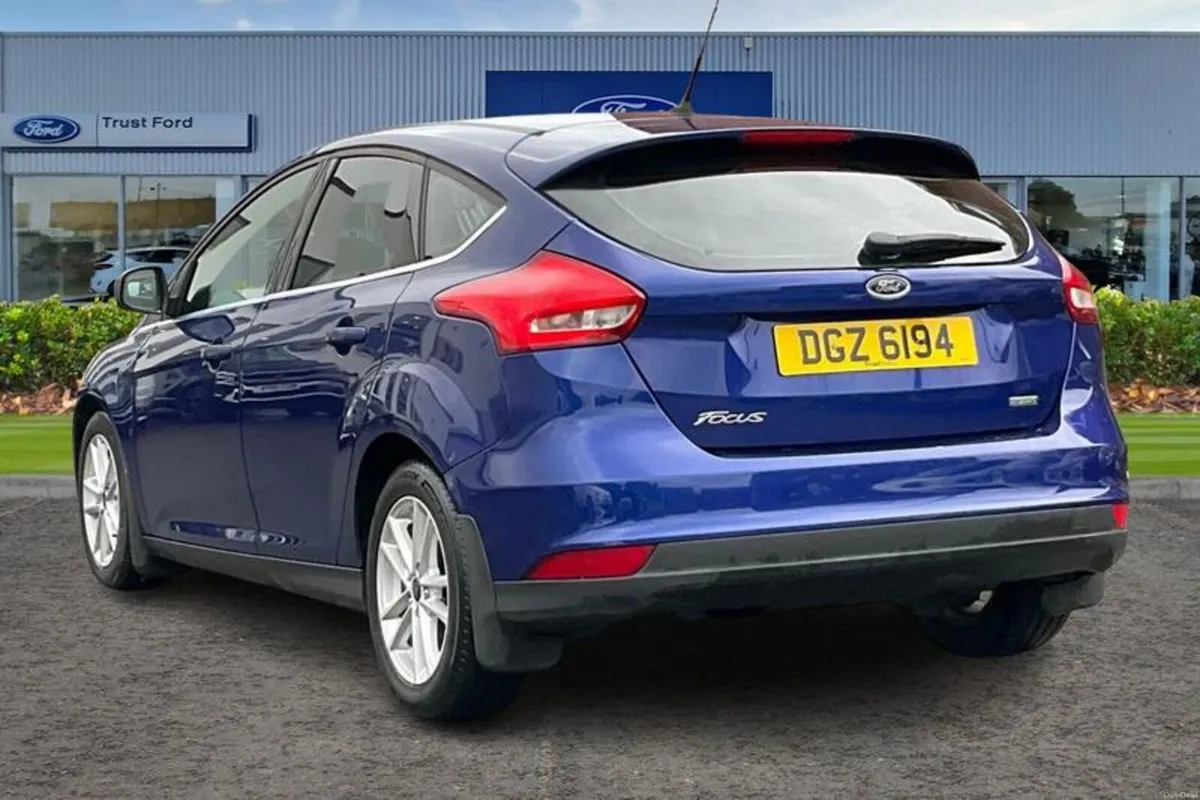 Ford Focus 1.0 EcoBoost 125 Zetec 5dr - Image 2