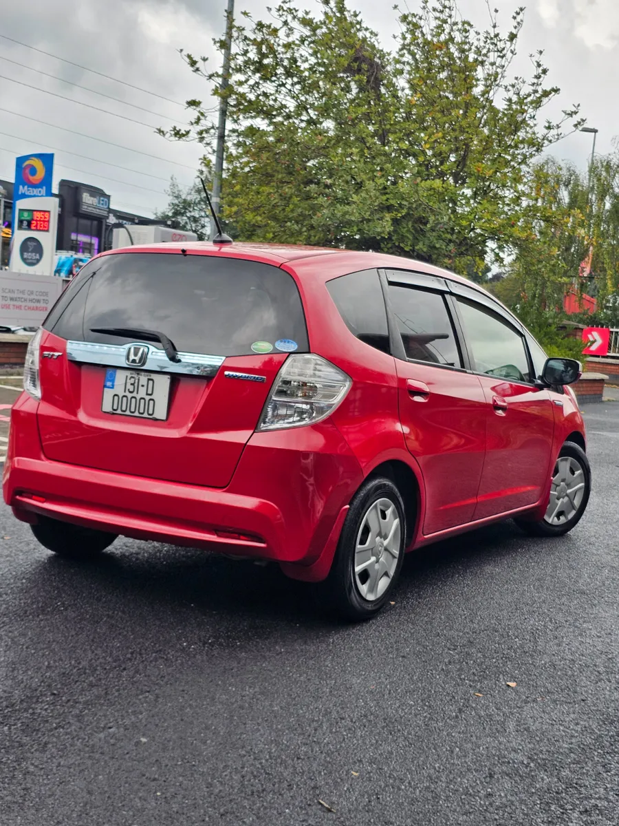Honda Fit Hybrid 2013 - Image 2