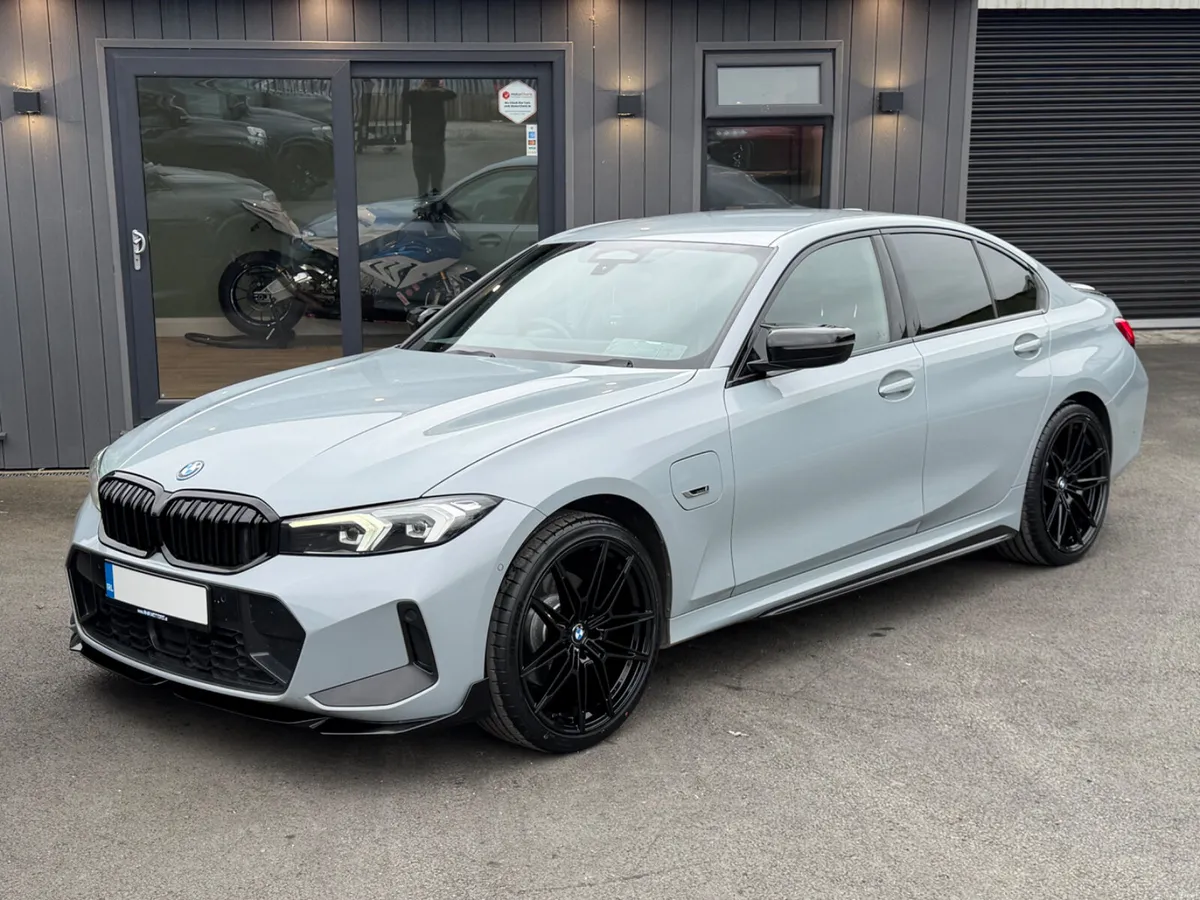 2023/231 BMW 330E MSPORT LCI - Image 2