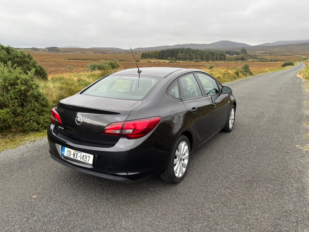 Opel Astra 2013 low kms - Image 4