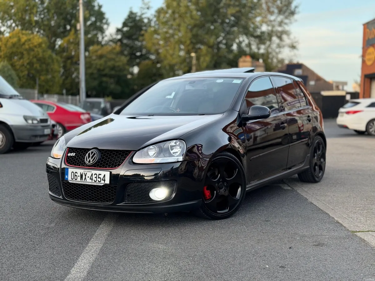 EXCEPTIONAL VW GOLF GTI MANUAL 5DR SUNROOF - Image 4