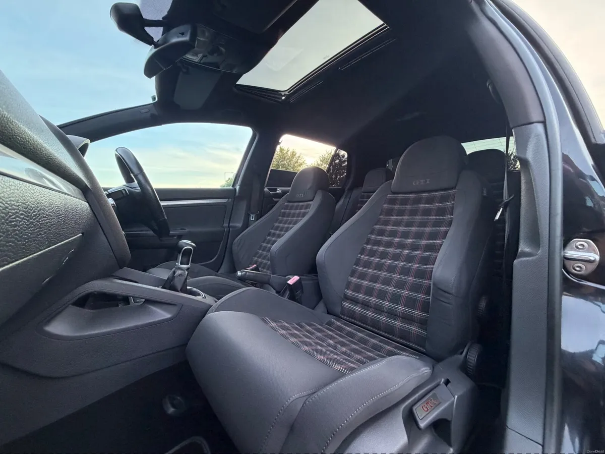 EXCEPTIONAL VW GOLF GTI MANUAL 5DR SUNROOF - Image 2