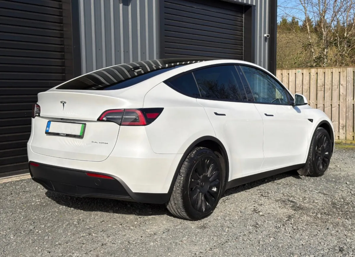 222 Tesla Model Y Long Range - Image 2