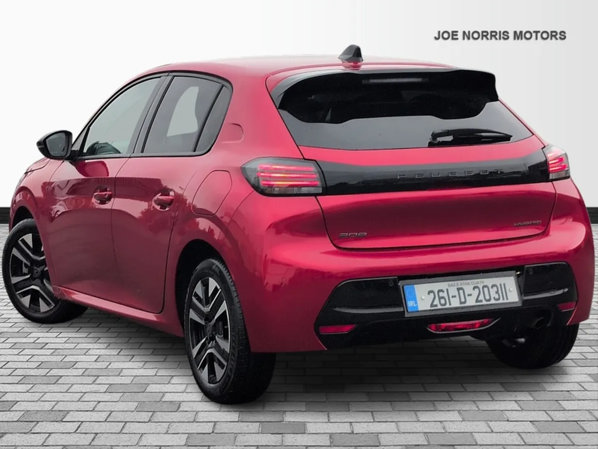 Peugeot 208 ALLURE 1.2 MHEV EDCT AUTOMATIC - Image 3