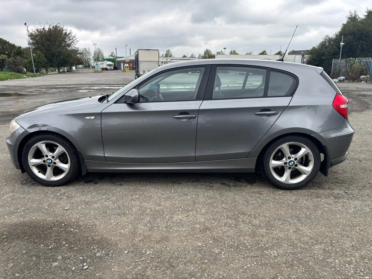 BMW 1-Series 2010 with CarPlay radio - Image 4