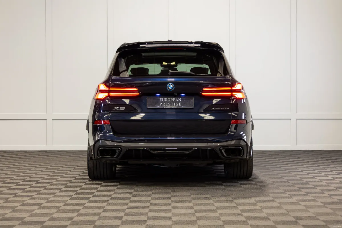 2025 BMW X5 X-Drive 50e M-Sport *Pan Roof - Image 5