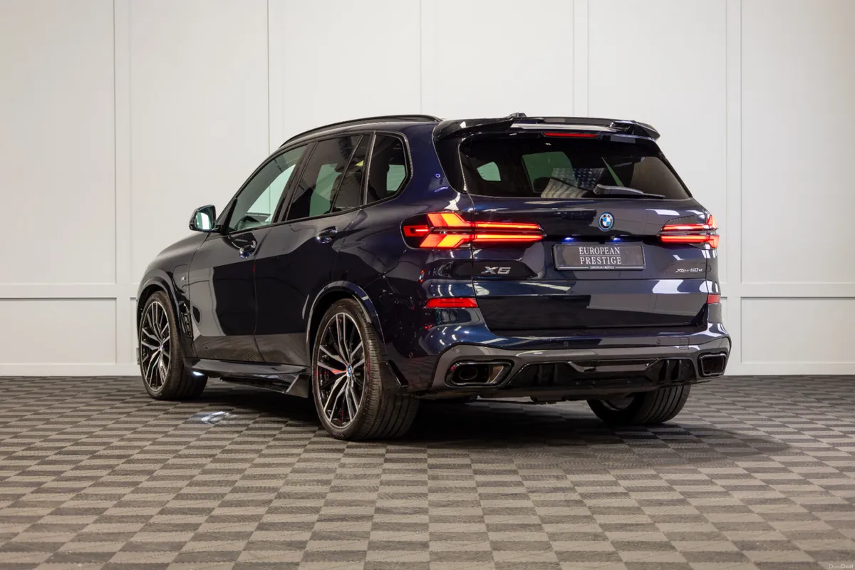 2025 BMW X5 X-Drive 50e M-Sport *Pan Roof - Image 4