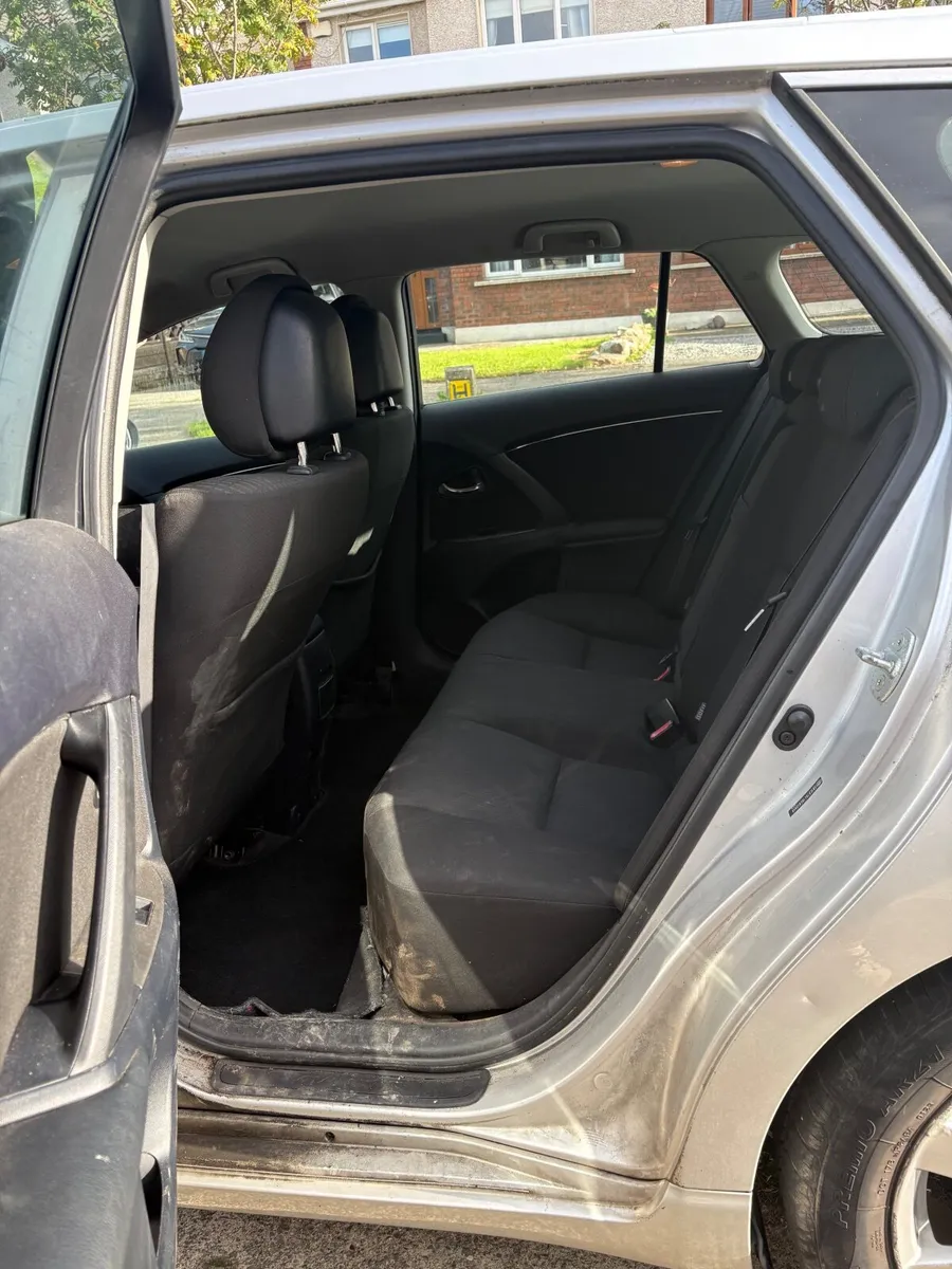 Toyota Avensis 2009 - Image 2