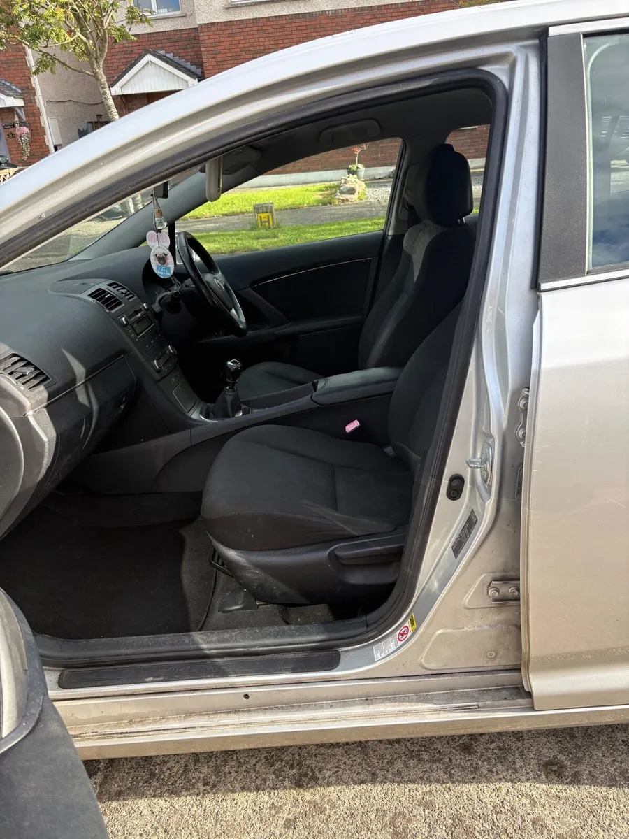 Toyota Avensis 2009 - Image 4
