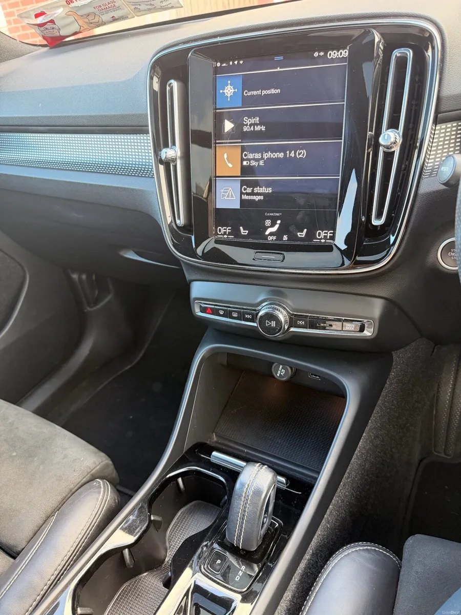 Volvo xc40 - Image 2