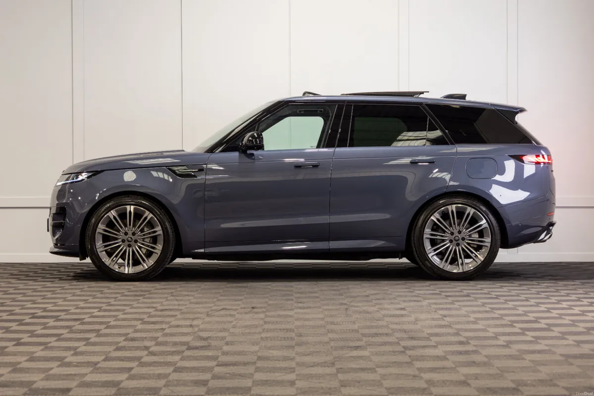2025 Range Rover Sport P460e Dynamic SE *Pan Roof - Image 3