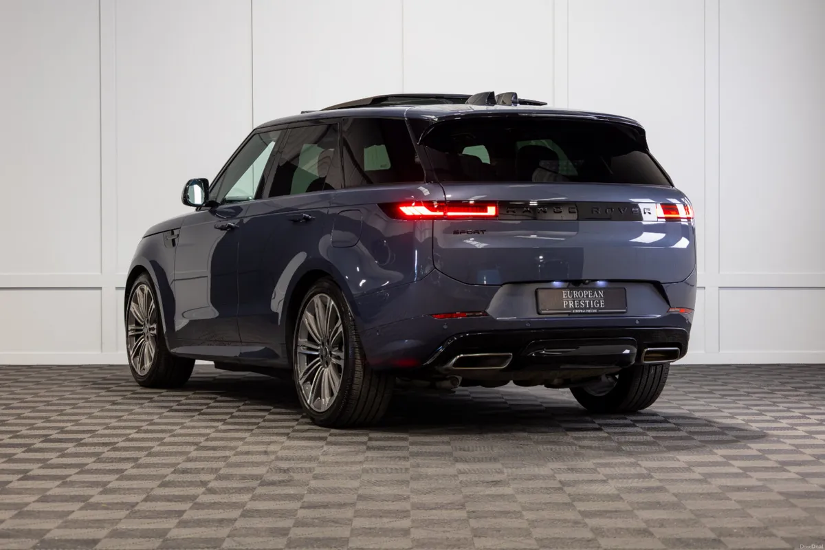 2025 Range Rover Sport P460e Dynamic SE *Pan Roof - Image 4