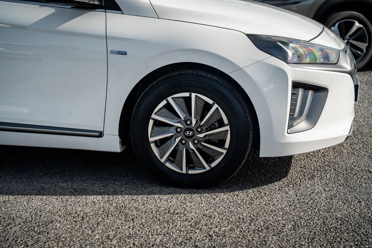 2021 Hyundai Ioniq Premium EV Auto - Image 3