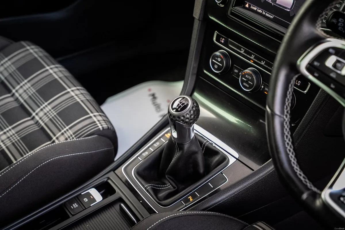 2014 Volkswagen Golf GTD - Image 5