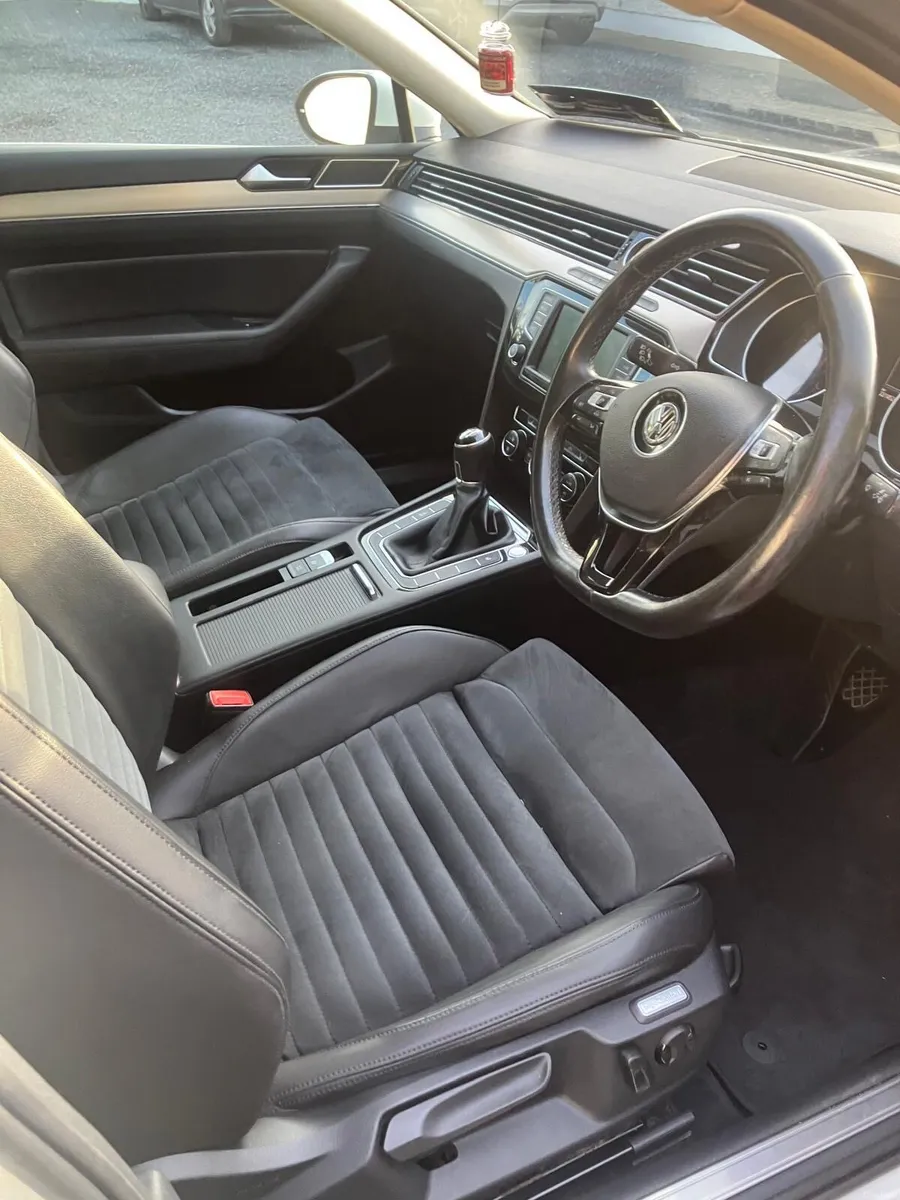 Volkswagen Passat saloon 1.6L diesel - Image 5