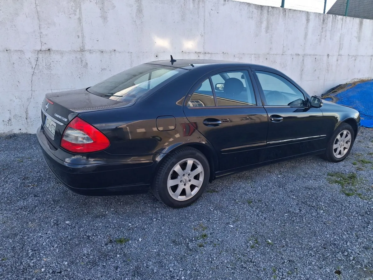 Mercedes-Benz E-Class 2007 - Image 2