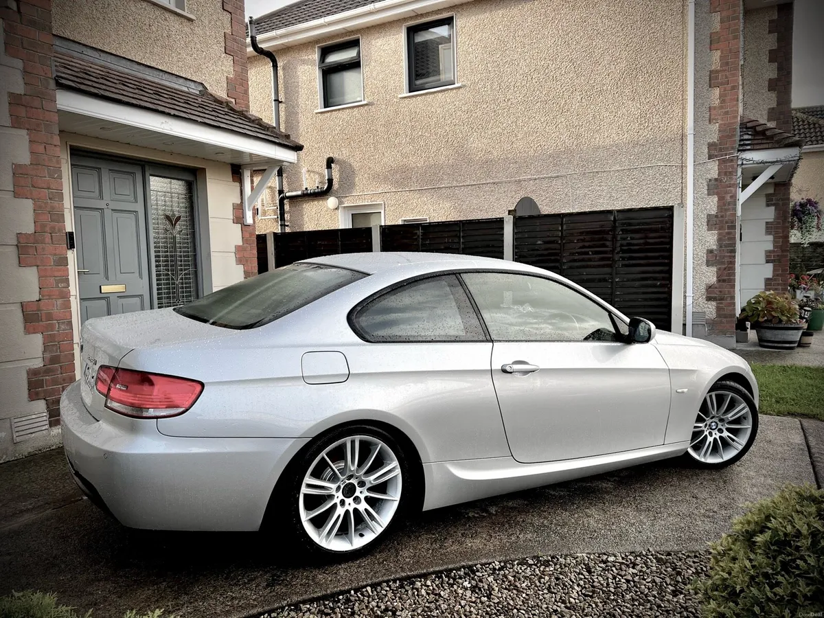 10 BMW 3.0 e92 petrol manual M sport - Image 3