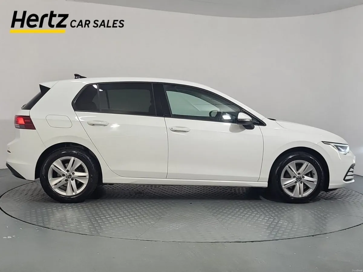 Volkswagen Golf LIFE 2.0TDI Diesel Manual - Image 2